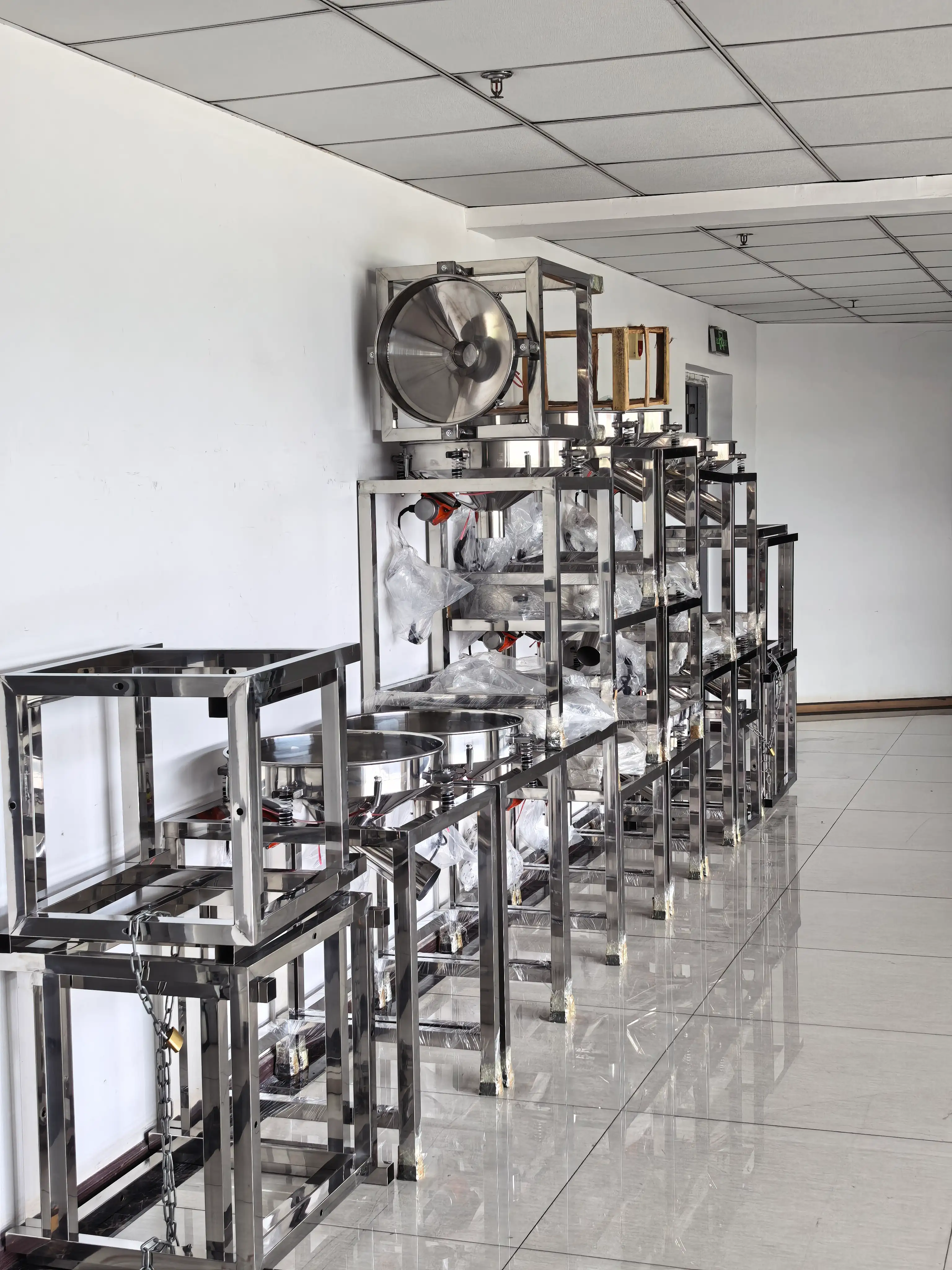 Multiple Shen Gong screening machines arranged in a coordinated production line