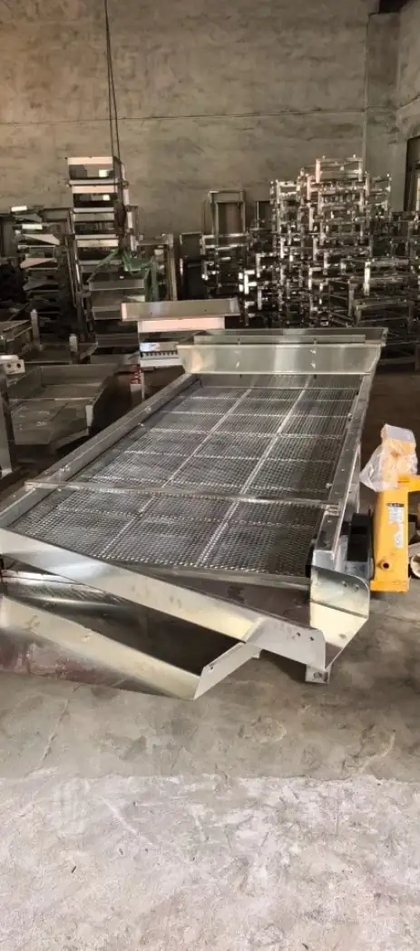 Shen Gong linear vibrating screen with a customized front discharge outlet